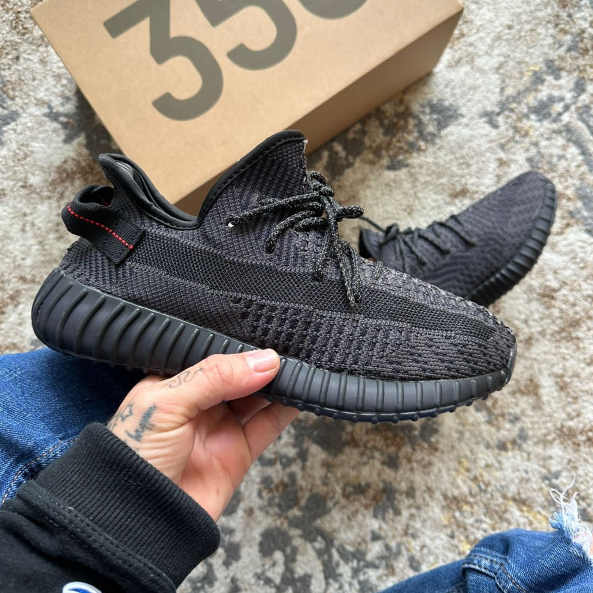 ADIDAS YEEZY NEGRAS
