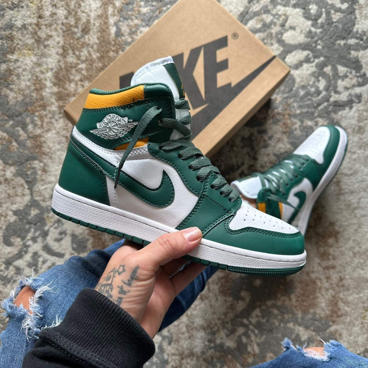 AIR JORDAN RETRO 1 BLANCOS VERDE