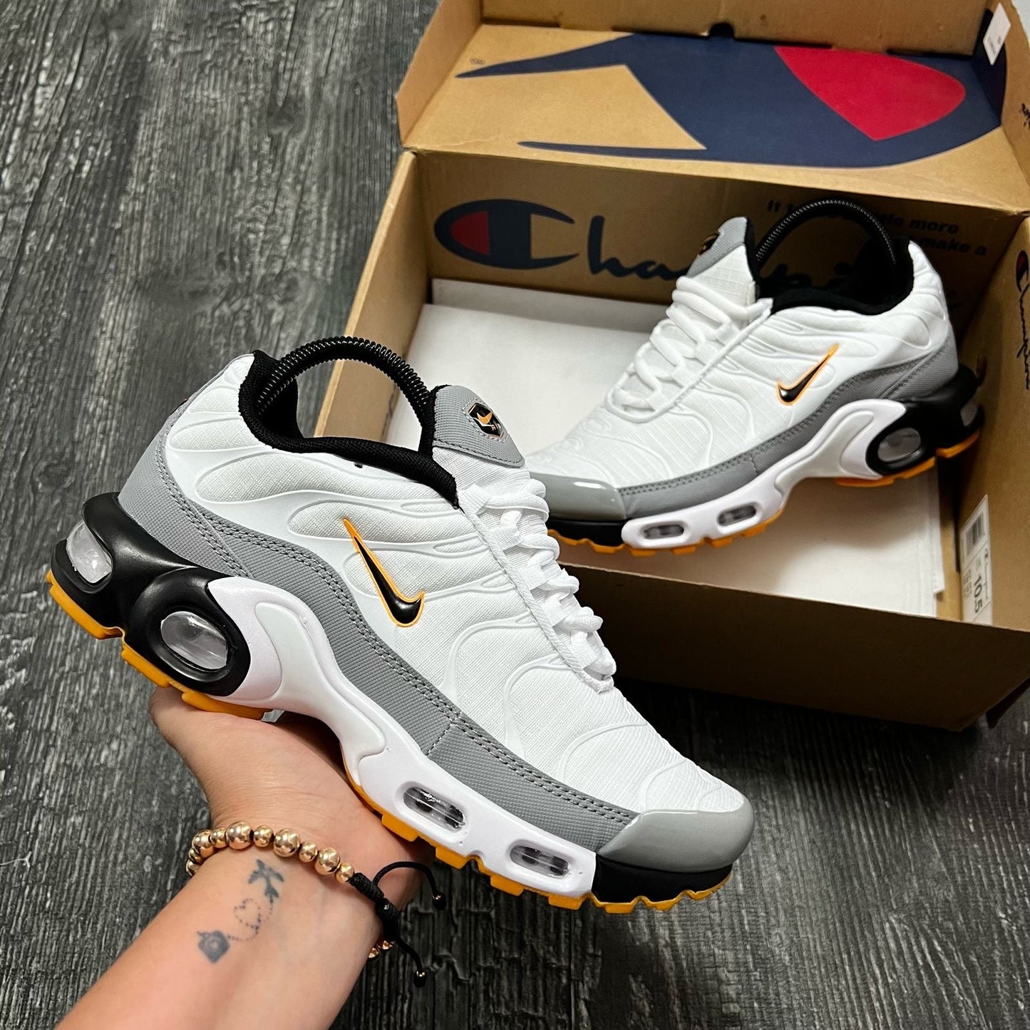 NIKE TN BLANCO LOGO AMARILLO