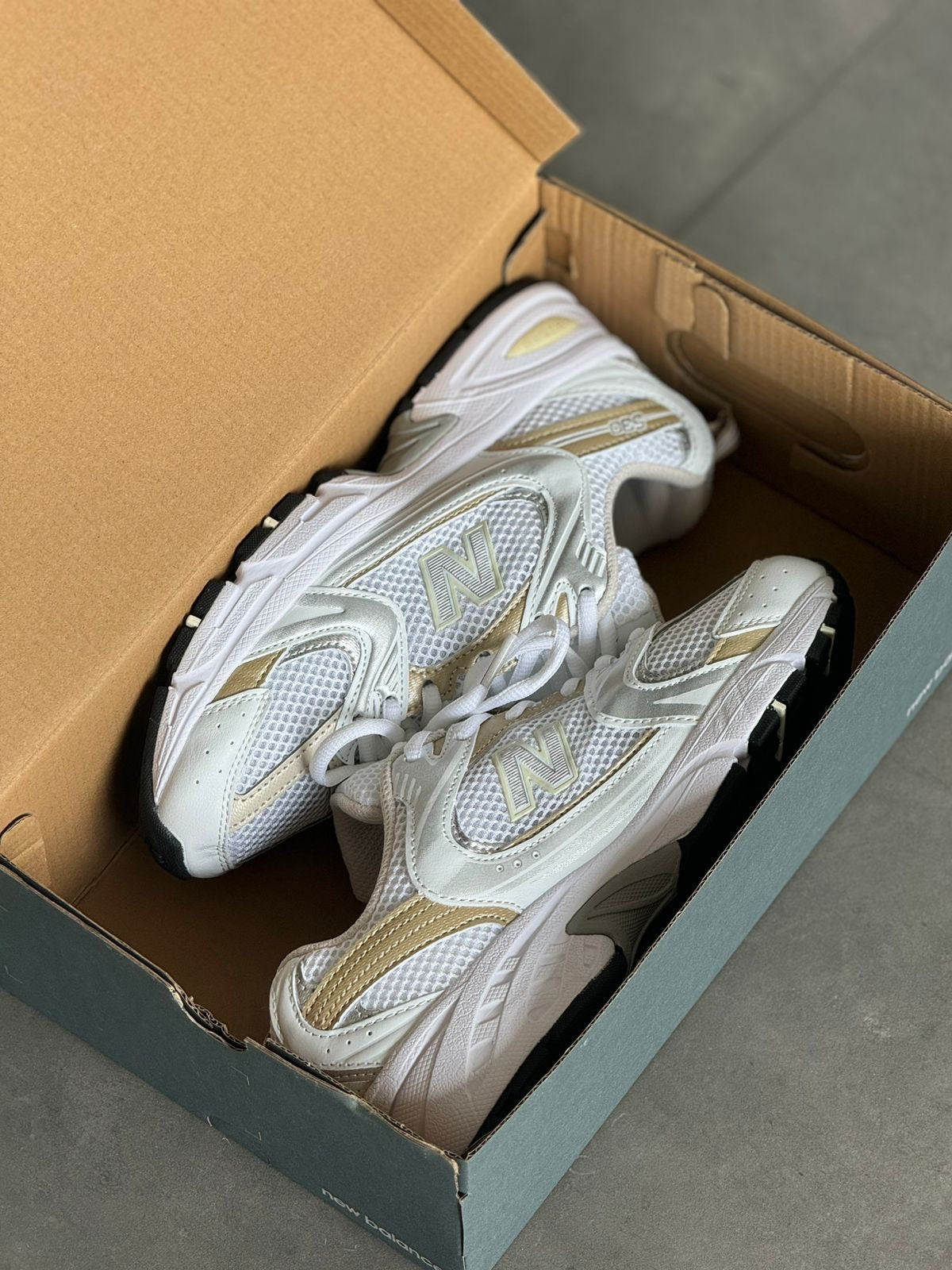 NEW BALANCE 530 EDICIÓN ESPECIAL