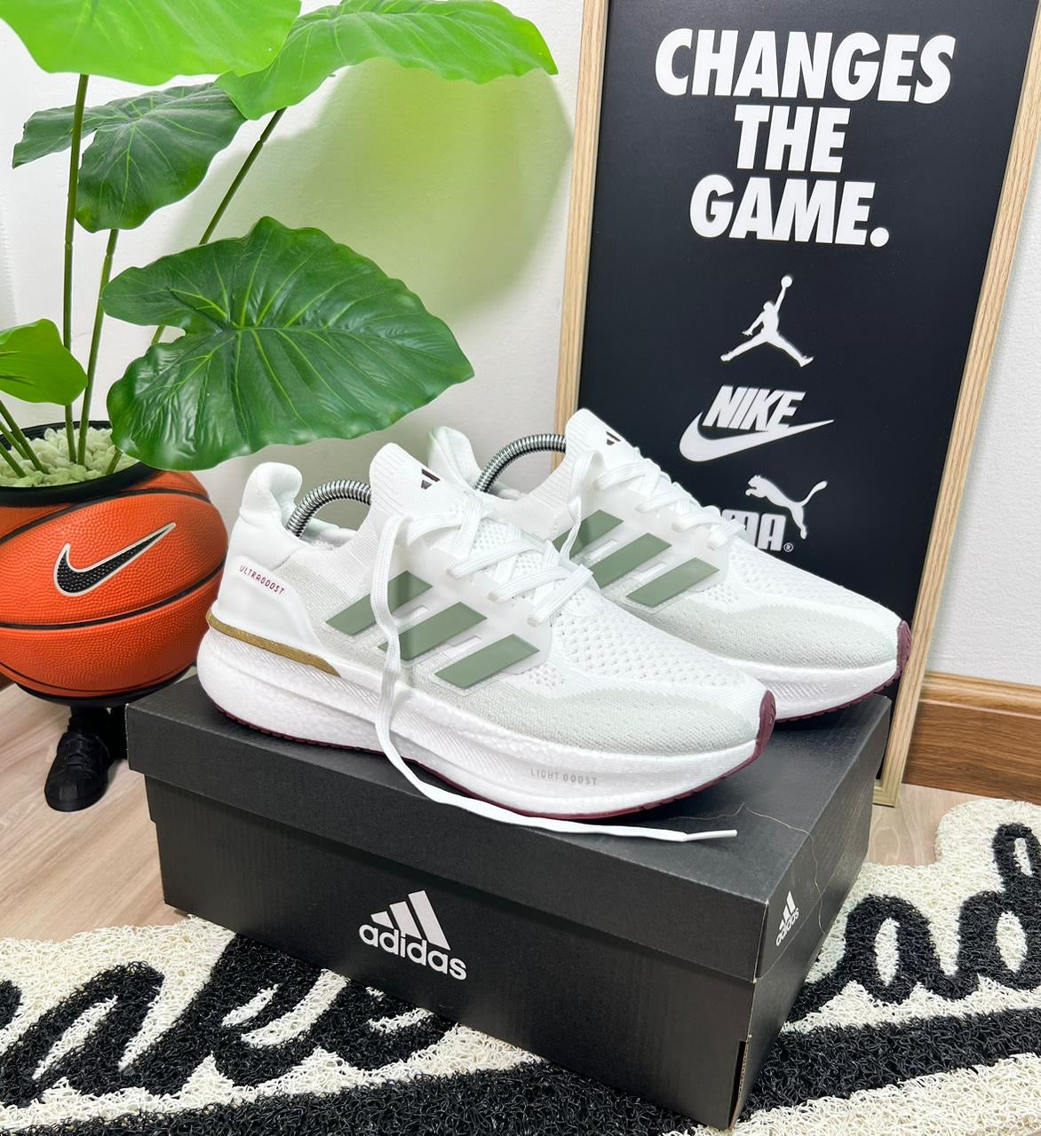 ADIDAS ULTRABOOTS BLANCO DETALLE CAFE