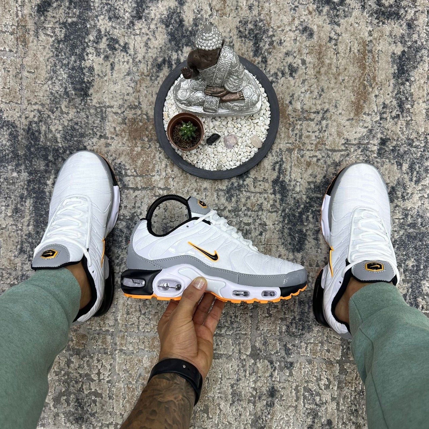 NIKE TN BLANCO LOGO AMARILLO