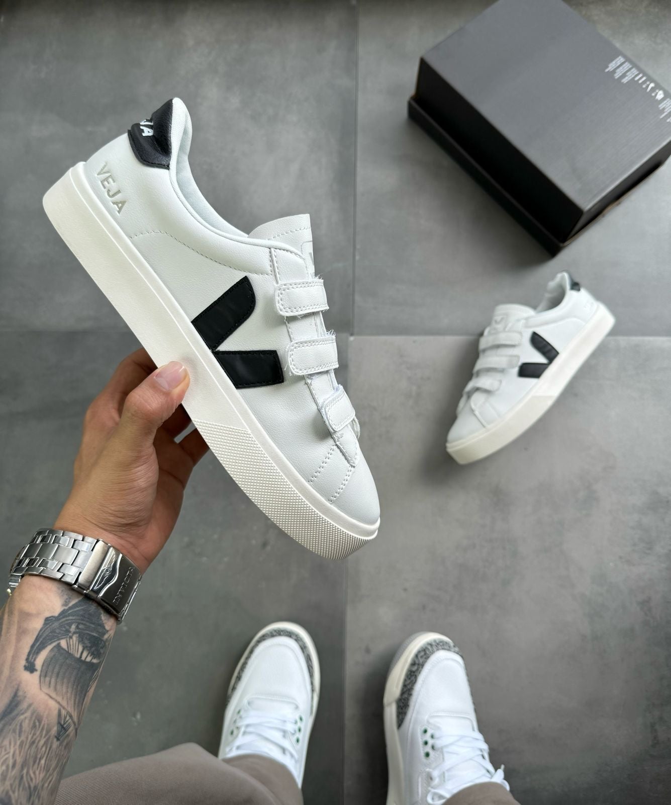 VEJA VELCRO BLANCO NEGRO
