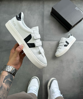VEJA VELCRO BLANCO NEGRO