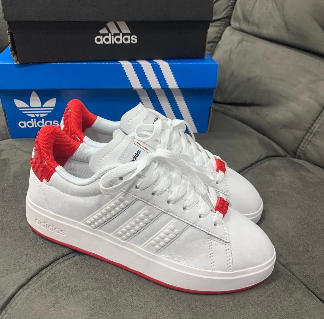 ADIDAS LEGO BLANCO ROJOS