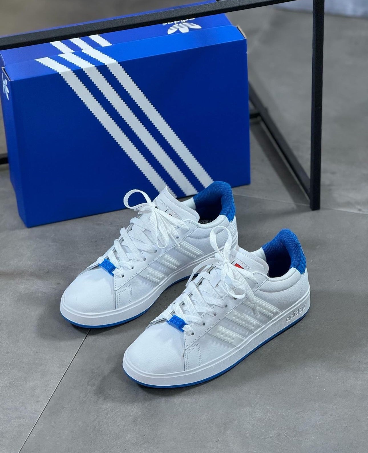 ADIDAS LEGO BLANCO AZUL