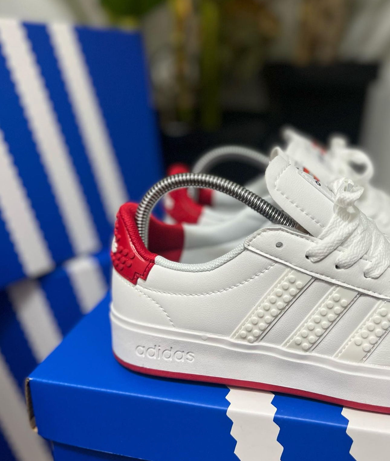 ADIDAS LEGO BLANCO ROJOS