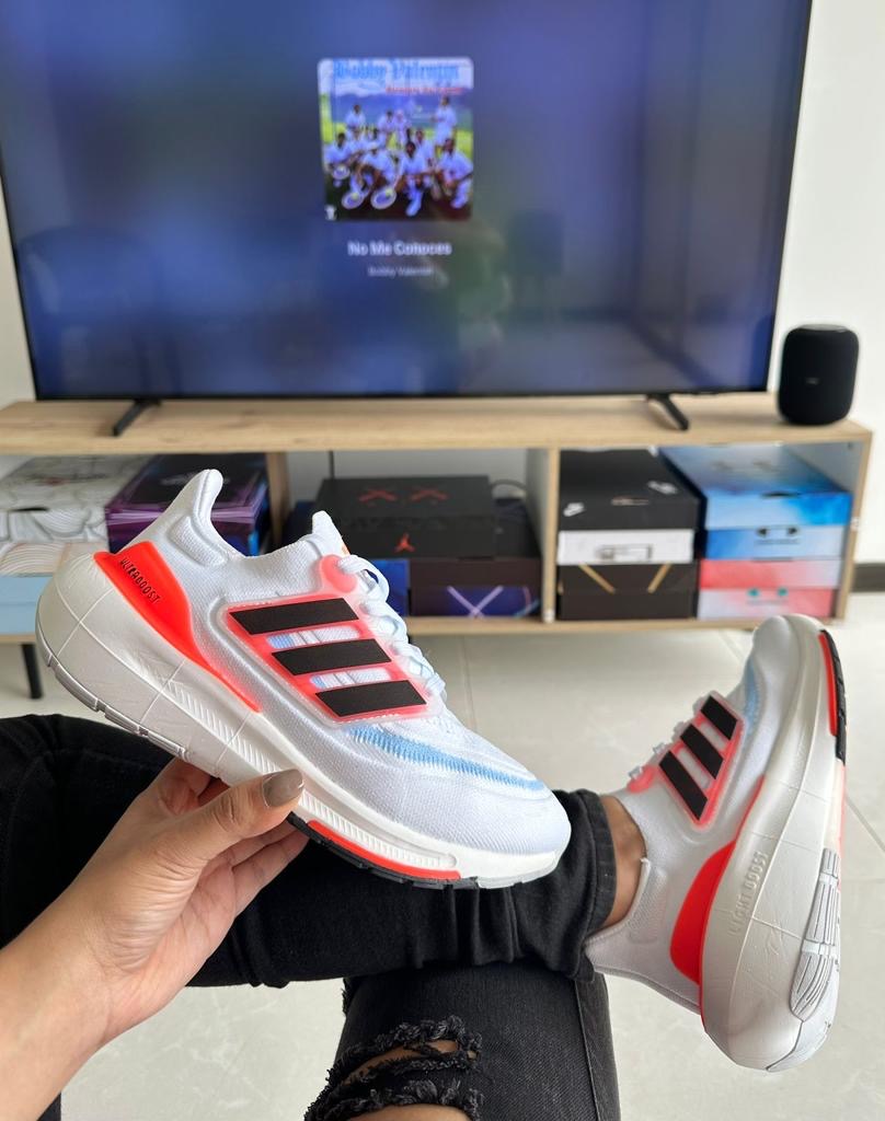 ADIDAS ULTRA BOOST LIGTH NARANJA