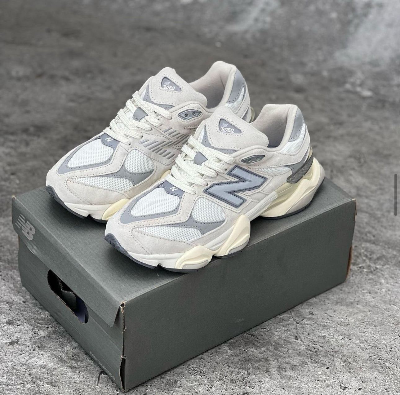 NEW BALANCE 9060 BIEGE CLARO