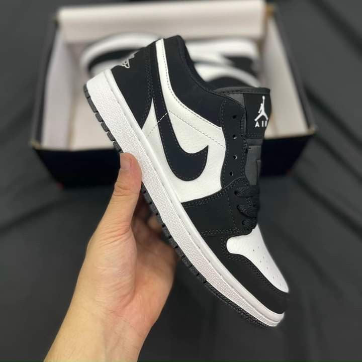 JORDAN RETRO 1 LOW BLANCO NEGRO GAMUZA