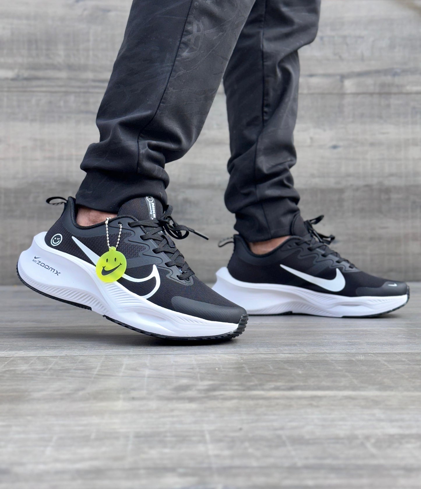 NIKE ZOOM X NEGRO BLANCO HAPPY