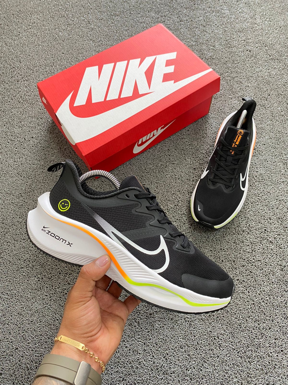 NIKE ZOOM X NEGRO ORANGE LINE