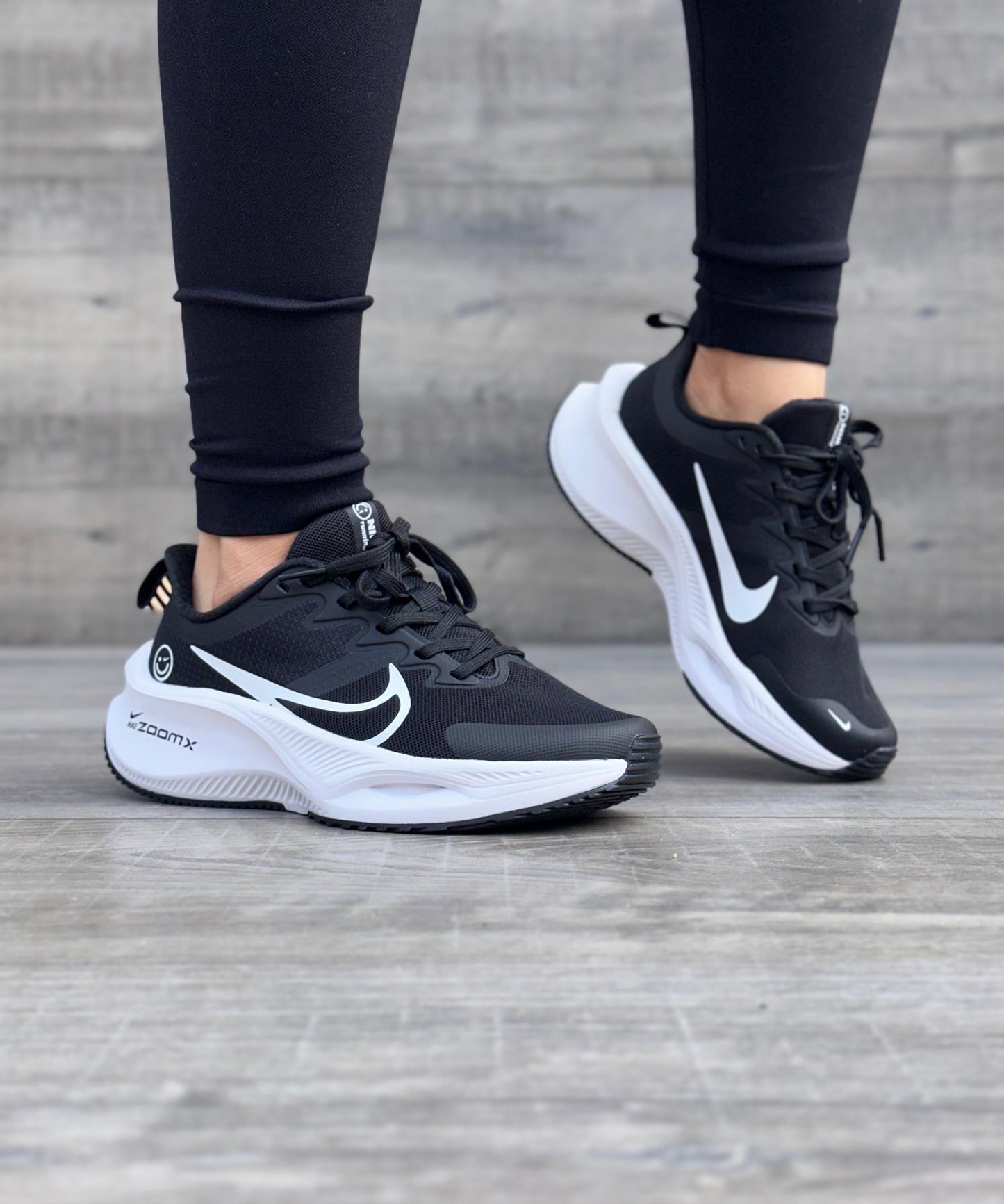 NIKE ZOOM X NEGRO BLANCO HAPPY