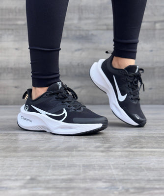 NIKE ZOOM X NEGRO BLANCO HAPPY