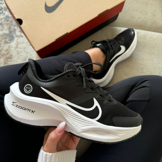 NIKE ZOOM X NEGRO BLANCO HAPPY