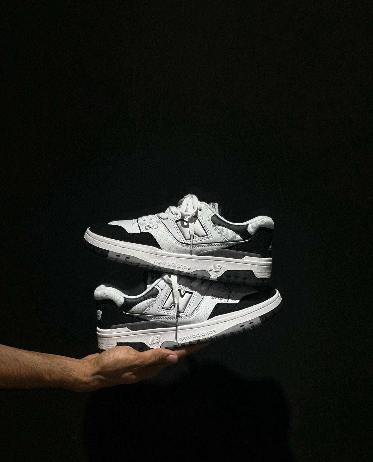 NEW BALANCE 550 BLACK AND WHITE