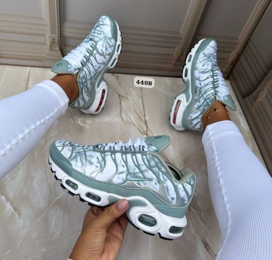 NIKE TN BLANCO Y VERDE