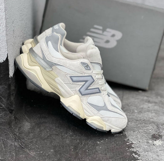 NEW BALANCE 9060 BIEGE CLARO