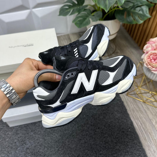 NEW BALANCE 9060 NEGRO Y BLANCO