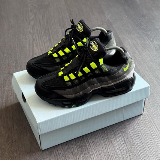 NIKE AIR MAX 98 BLACK AND YELLOW