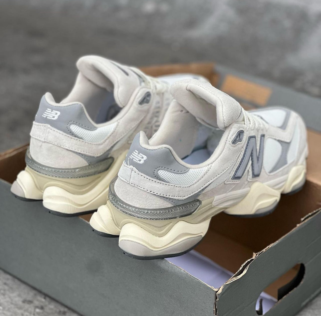 NEW BALANCE 9060 BIEGE CLARO