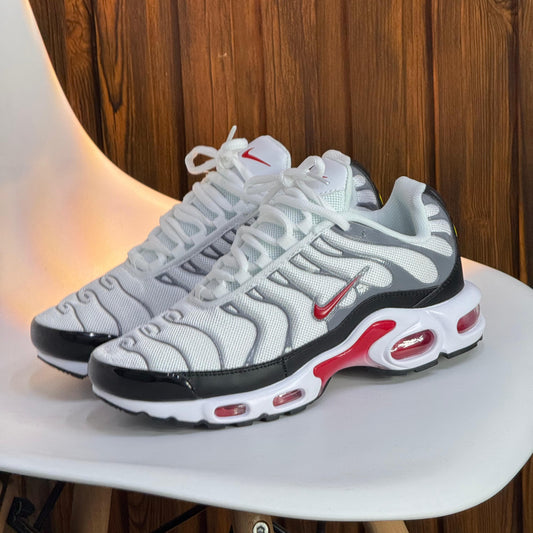NIKE TN BLANCO Y NEGRO LOGO ROJO