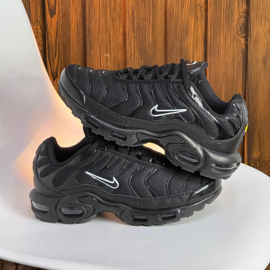 NIKE TN NEGRO CHULO BLANCO