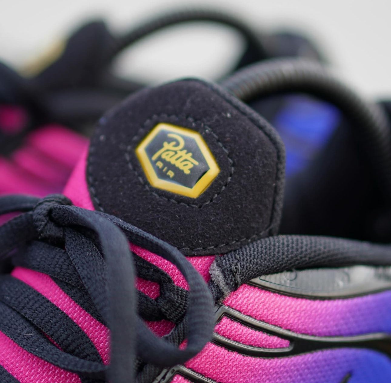 NIKE TN NEGRO MORADO