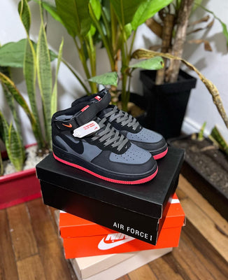 AIR FORCÉ ONE BOTAS NEGRA LINEA ROJA AF1