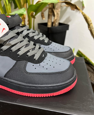 AIR FORCÉ ONE BOTAS NEGRA LINEA ROJA AF1