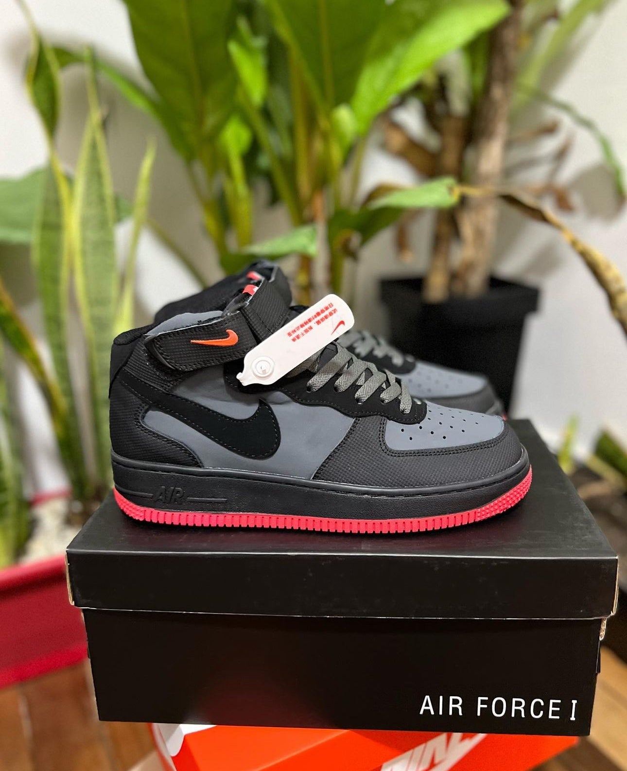 AIR FORCÉ ONE BOTAS NEGRA LINEA ROJA AF1