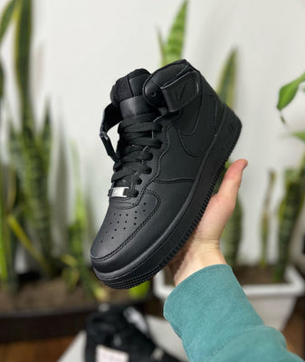 AIR FORCÉ ONE BOTA NEGRA AF1