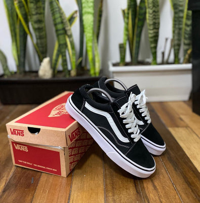 VANS CLÁSICA NEGRA